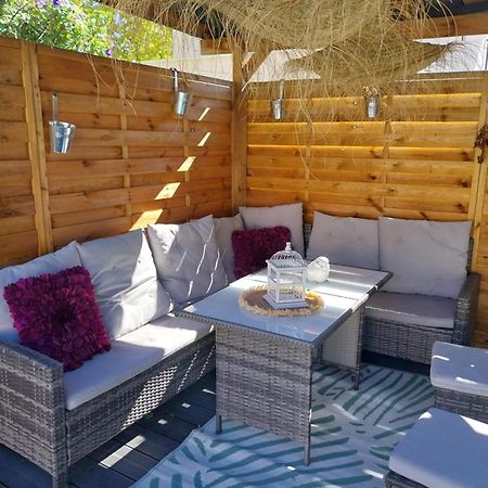 Superbe Grand Studio Tout Confort Avec Exterieur Poussan Exterior foto