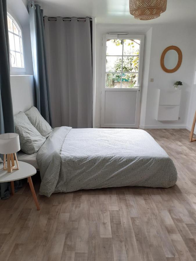 Superbe Grand Studio Tout Confort Avec Exterieur Poussan Exterior foto
