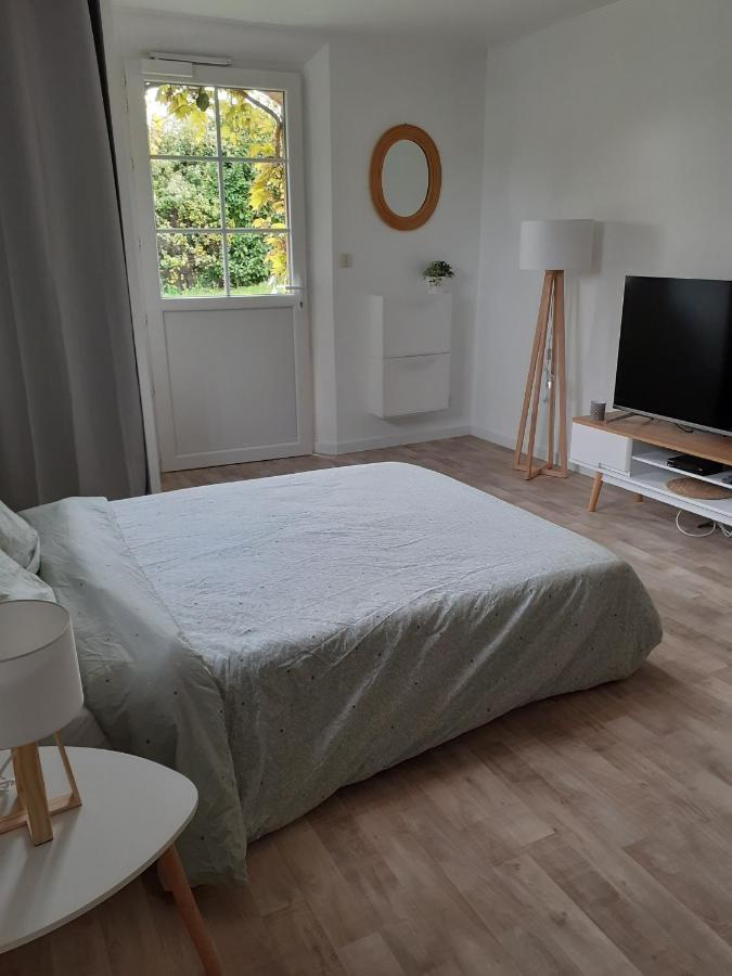 Superbe Grand Studio Tout Confort Avec Exterieur Poussan Exterior foto